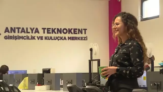 Devlet desteğiyle kendi şirketini kuran kadın girişimci hayallerinin peşinden gidiyor Devlet desteğiyle kendi şirketini kuran kadın girişimci hayallerinin peşinden gidiyor