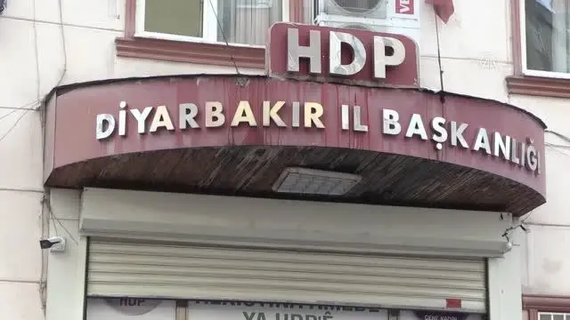 Diyarbakır annelerinin 'evlat nöbetine' iki aile daha katıldı Diyarbakır annelerinin 'evlat nöbetine' iki aile daha katıldı