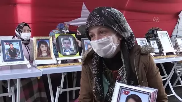 Diyarbakır annelerinin 'evlat nöbetine' iki aile daha katıldı Diyarbakır annelerinin 'evlat nöbetine' iki aile daha katıldı