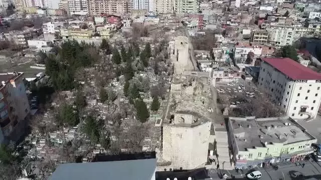 DİYARBAKIR - Sultan 1. Kılıçarslan'ın mezarını bulan akademisyenler Harzemşah'ın kabrinin izini ...