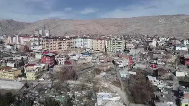 DİYARBAKIR - Sultan 1. Kılıçarslan'ın mezarını bulan akademisyenler Harzemşah'ın kabrinin izini sürecek DİYARBAKIR - Sultan 1. Kılıçarslan'ın mezarını bulan akademisyenler Harzemşah'ın kabrinin izini sürecek