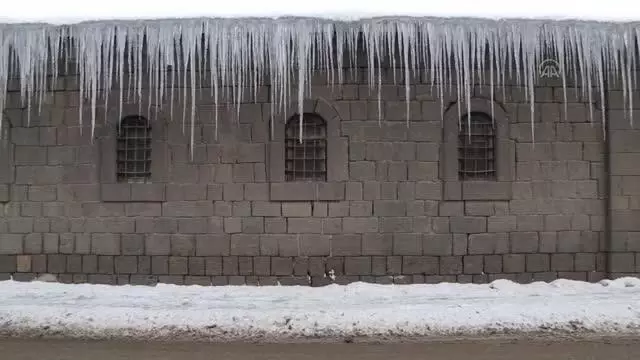 Doğu Anadolu'da kar yağışı ve soğuk hava etkili oluyor. Doğu Anadolu'da kar yağışı ve soğuk hava etkili oluyor.