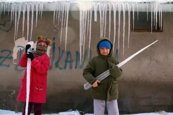 Doğu'da dondurucu soğuklar; Erzurum eksi 24.1, Erzincan eksi 23.9 Doğu'da dondurucu soğuklar; Erzurum eksi 24.1, Erzincan eksi 23.9