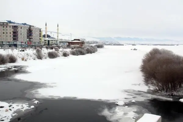 Doğu'da dondurucu soğuklar; Erzurum eksi 24.1, Erzincan eksi 23.9 Doğu'da dondurucu soğuklar; Erzurum eksi 24.1, Erzincan eksi 23.9