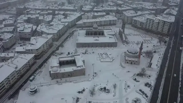 (Drone) Kar nedeniyle 109 köy yolunda ulaşım sağlanamıyor (Drone) Kar nedeniyle 109 köy yolunda ulaşım sağlanamıyor
