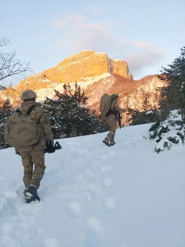 Son dakika... 'Eren-8 Amanoslar' operasyonunda 7 depo, 2 sığınak imha edildi Son dakika... 'Eren-8 Amanoslar' operasyonunda 7 depo, 2 sığınak imha edildi