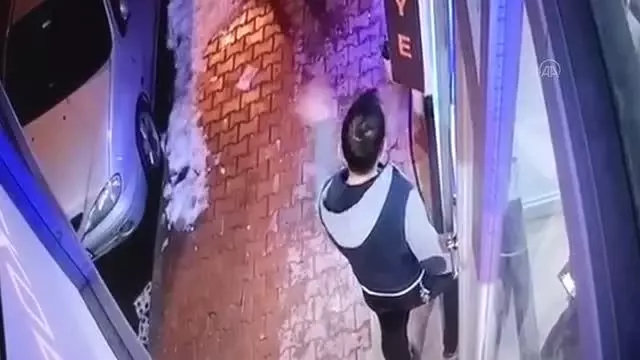 Son dakika haber! Esenyurt'ta 1 kişinin öldüğü bıçaklı kavga güvenlik kamerasında Son dakika haber! Esenyurt'ta 1 kişinin öldüğü bıçaklı kavga güvenlik kamerasında