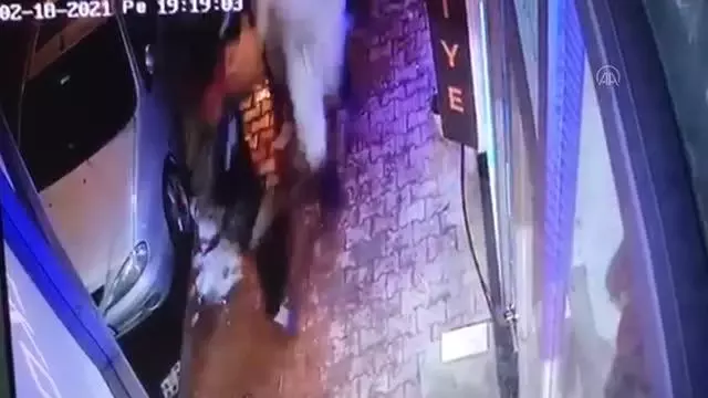 Son dakika haber! Esenyurt'ta 1 kişinin öldüğü bıçaklı kavga güvenlik kamerasında Son dakika haber! Esenyurt'ta 1 kişinin öldüğü bıçaklı kavga güvenlik kamerasında