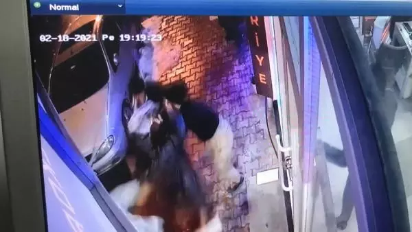 Esenyurt'ta bir kişinin öldüğü Afganistanlıların kavgası kamerada Esenyurt'ta bir kişinin öldüğü Afganistanlıların kavgası kamerada