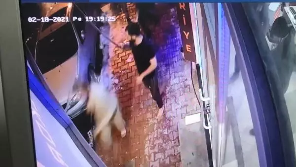 Esenyurt'ta bir kişinin öldüğü Afganistanlıların kavgası kamerada Esenyurt'ta bir kişinin öldüğü Afganistanlıların kavgası kamerada