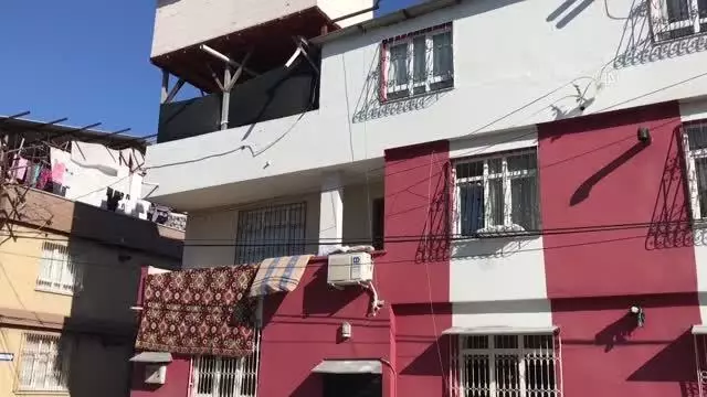 Eşi tarafından darbedildiği öne sürülen kadın üçüncü kattan atlayarak yaralandı Eşi tarafından darbedildiği öne sürülen kadın üçüncü kattan atlayarak yaralandı