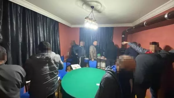 Son dakika haberi... Evde kumara 39 bin TL ceza; çaydanlıktan iskambil kağıtları çıktı Son dakika haberi... Evde kumara 39 bin TL ceza; çaydanlıktan iskambil kağıtları çıktı