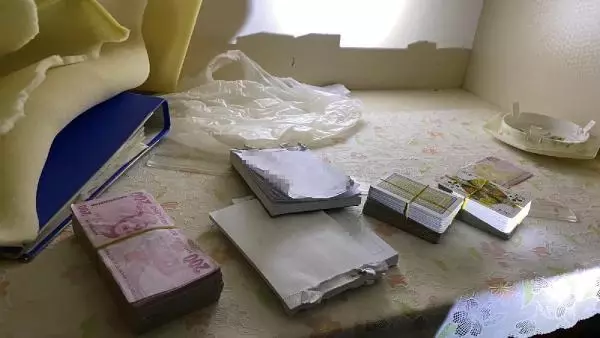 Son dakika haberi... Evde kumara 39 bin TL ceza; çaydanlıktan iskambil kağıtları çıktı Son dakika haberi... Evde kumara 39 bin TL ceza; çaydanlıktan iskambil kağıtları çıktı