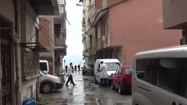 Evde ölü bulunan kadının ağabeyi ve yengesi gözaltına alındı Evde ölü bulunan kadının ağabeyi ve yengesi gözaltına alındı