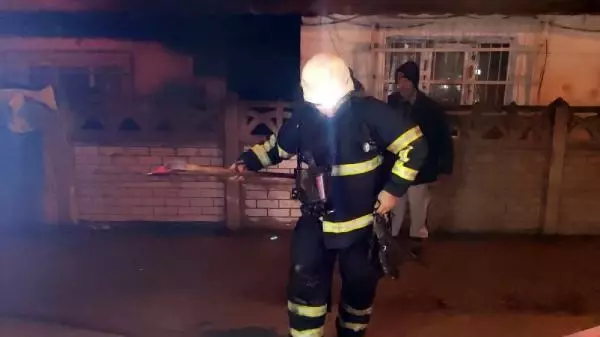 Son dakika haberleri: Evin çatısında çıkan yangın büyümeden söndürüldü Son dakika haberleri: Evin çatısında çıkan yangın büyümeden söndürüldü
