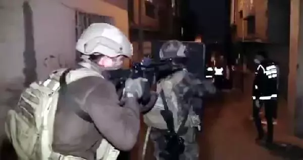 Gaziantep'te, 750 polisle uyuşturucu operasyonunda 29 kişiye gözaltı Gaziantep'te, 750 polisle uyuşturucu operasyonunda 29 kişiye gözaltı