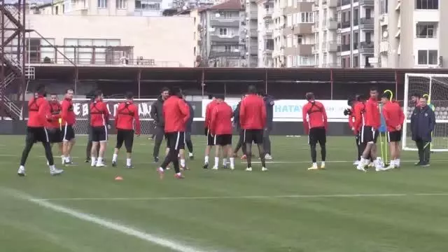 Son Dakika | Hatayspor Onursal Başkanı Lütfü Savaş, başarılarının sırrını mücadeleci olmaya bağlıyor Son Dakika | Hatayspor Onursal Başkanı Lütfü Savaş, başarılarının sırrını mücadeleci olmaya bağlıyor