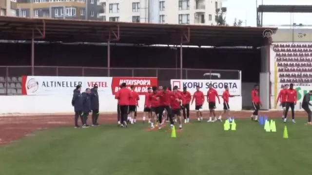 Son Dakika | Hatayspor Onursal Başkanı Lütfü Savaş, başarılarının sırrını mücadeleci olmaya bağlıyor Son Dakika | Hatayspor Onursal Başkanı Lütfü Savaş, başarılarının sırrını mücadeleci olmaya bağlıyor