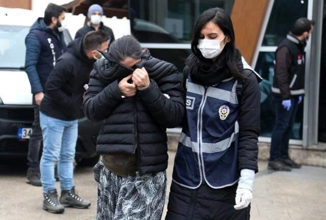 Hırsızlık çetesine büyük operasyon! Hurcun içinden çıkıp polislere 'Bulmasaydınız olmaz mı?' dedi Hırsızlık çetesine büyük operasyon! Hurcun içinden çıkıp polislere 'Bulmasaydınız olmaz mı?' dedi