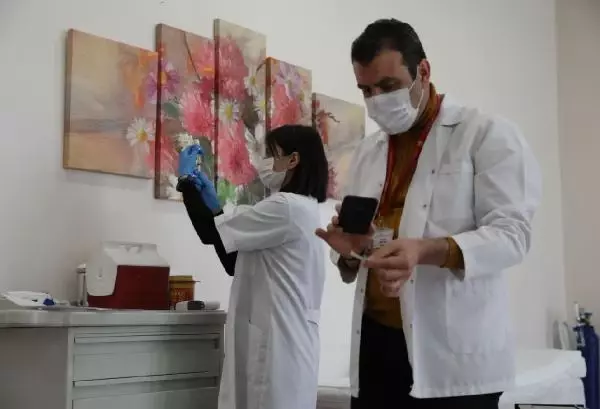 Son dakika haber: Huzurevlerindeki vatandaşların ikinci doz aşılarının yapılmasına başlandı (2) Son dakika haber: Huzurevlerindeki vatandaşların ikinci doz aşılarının yapılmasına başlandı (2)