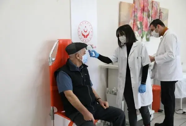 Son dakika haber: Huzurevlerindeki vatandaşların ikinci doz aşılarının yapılmasına başlandı (2) Son dakika haber: Huzurevlerindeki vatandaşların ikinci doz aşılarının yapılmasına başlandı (2)