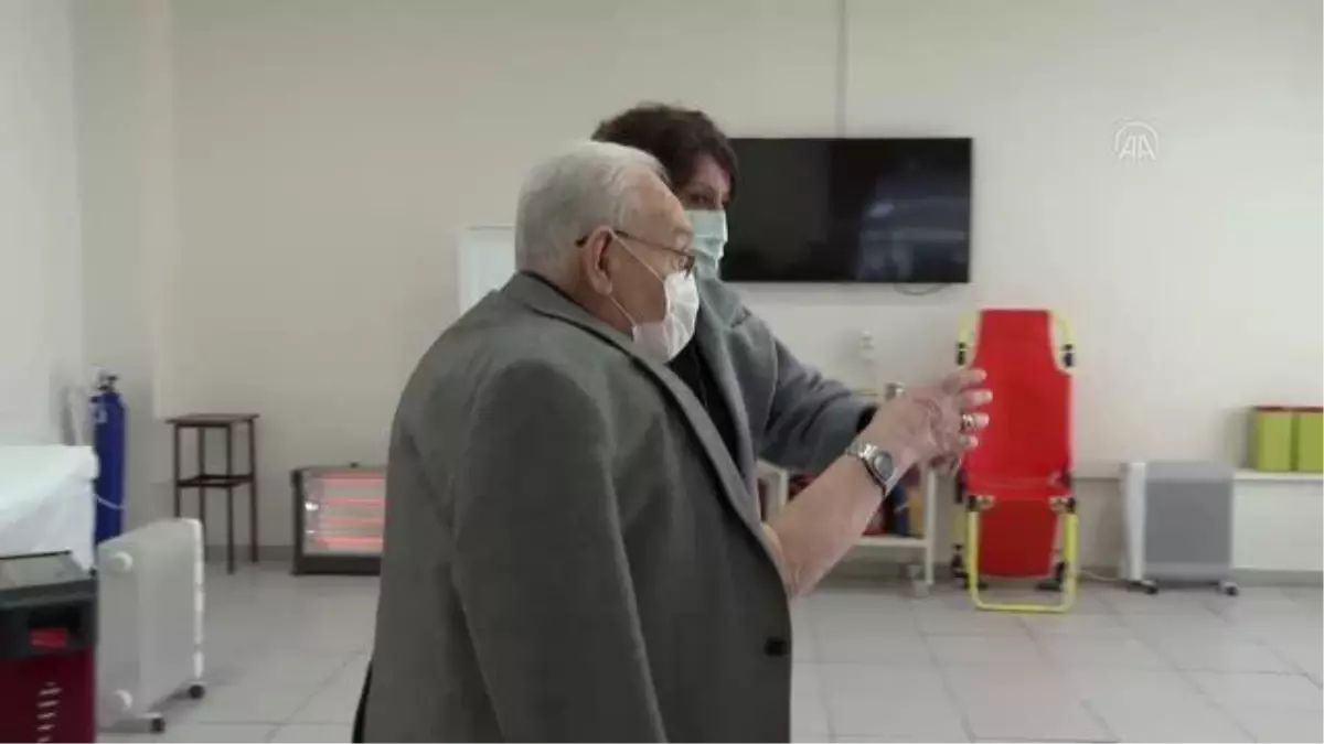 Son dakika haber: Huzurevlerindeki vatandaşların ikinci doz aşılarının yapılmasına başlandı (2)