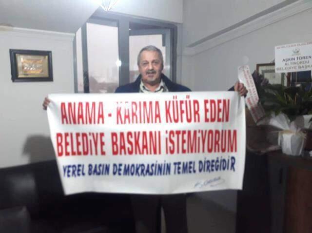 İl Başkanı kürsüde konuşurken Divan Kurulu'ndan uyarı geldi: Seni Cumhurbaşkanına şikayet ederim İl Başkanı kürsüde konuşurken Divan Kurulu'ndan uyarı geldi: Seni Cumhurbaşkanına şikayet ederim