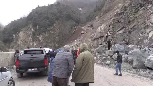 Son dakika haberi... İş makinesinin devrilmesi sonucu 1 işçi öldü, 1 işçi yaralandı (2) Son dakika haberi... İş makinesinin devrilmesi sonucu 1 işçi öldü, 1 işçi yaralandı (2)