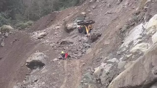 Son dakika haberi... İş makinesinin devrilmesi sonucu 1 işçi öldü, 1 işçi yaralandı (2) Son dakika haberi... İş makinesinin devrilmesi sonucu 1 işçi öldü, 1 işçi yaralandı (2)