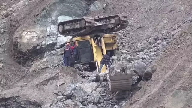 Son dakika haberi... İş makinesinin devrilmesi sonucu 1 işçi öldü, 1 işçi yaralandı (2) Son dakika haberi... İş makinesinin devrilmesi sonucu 1 işçi öldü, 1 işçi yaralandı (2)