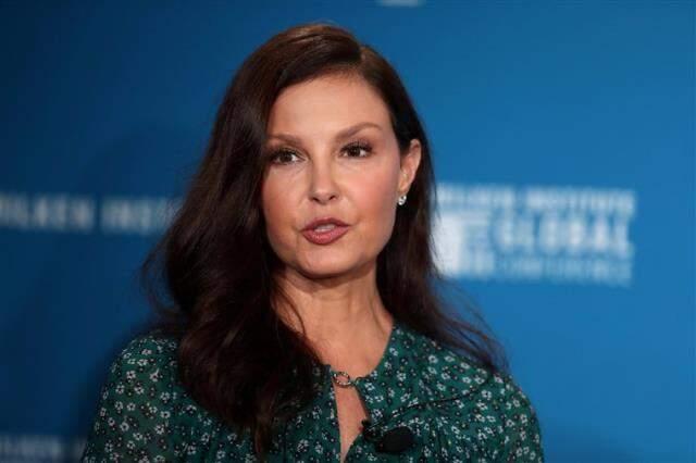Issız ormanda bacağını kıran oyuncu Ashley Judd, 55 saatte hastaneye ulaştı Issız ormanda bacağını kıran oyuncu Ashley Judd, 55 saatte hastaneye ulaştı