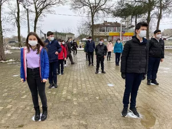 İstanbul'da yüz yüze eğitim mahalle ve köy okullarında başladı İstanbul'da yüz yüze eğitim mahalle ve köy okullarında başladı