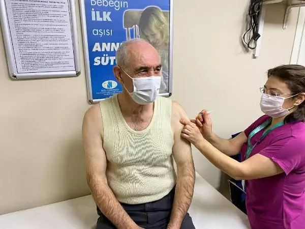 İzmir'de 425 bin doz koronavirüs aşısı yapıldı İzmir'de 425 bin doz koronavirüs aşısı yapıldı