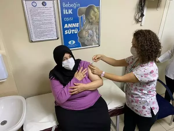 İzmir'de 425 bin doz koronavirüs aşısı yapıldı İzmir'de 425 bin doz koronavirüs aşısı yapıldı