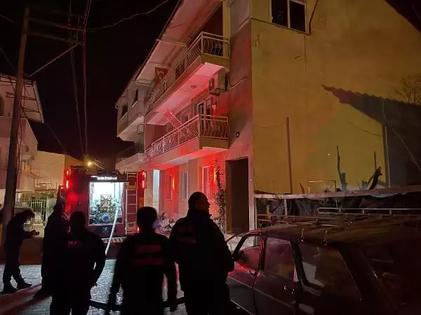 Son dakika haber | İzmir'de bir binanın çatı katında çıkan yangın korkuttu Son dakika haber | İzmir'de bir binanın çatı katında çıkan yangın korkuttu