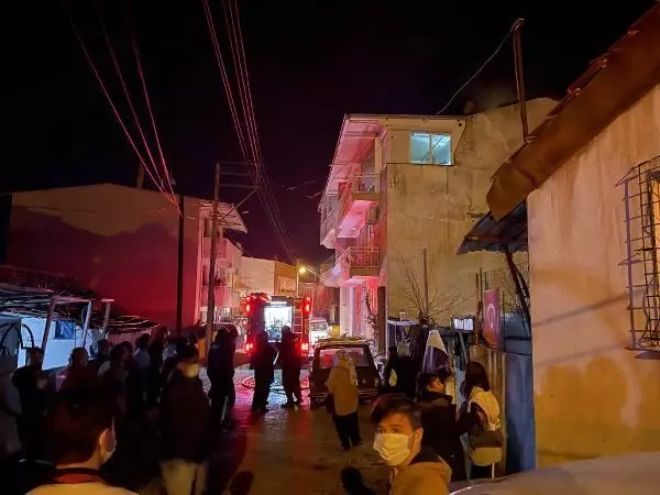 Son dakika haber | İzmir'de bir binanın çatı katında çıkan yangın korkuttu Son dakika haber | İzmir'de bir binanın çatı katında çıkan yangın korkuttu