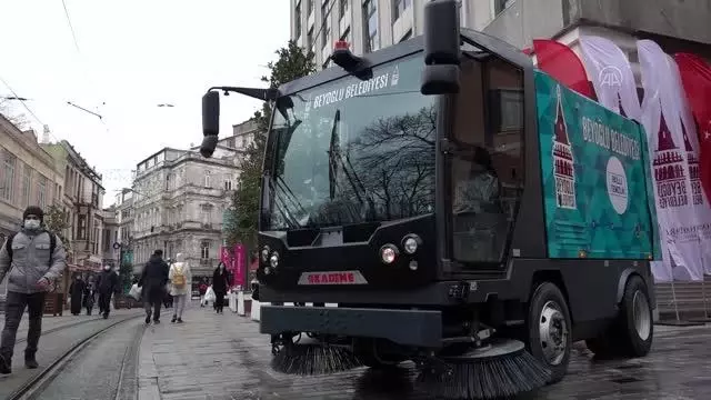 Kademe AŞ, yerli süpürme araçlarını Beyoğlu Belediyesi'ne teslim etti Kademe AŞ, yerli süpürme araçlarını Beyoğlu Belediyesi'ne teslim etti