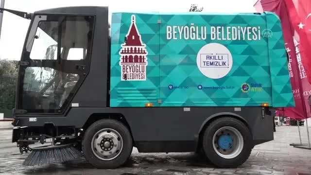 Kademe AŞ, yerli süpürme araçlarını Beyoğlu Belediyesi'ne teslim etti Kademe AŞ, yerli süpürme araçlarını Beyoğlu Belediyesi'ne teslim etti