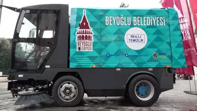 Kademe AŞ, yerli süpürme araçlarını Beyoğlu Belediyesi'ne teslim etti Kademe AŞ, yerli süpürme araçlarını Beyoğlu Belediyesi'ne teslim etti