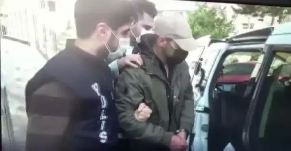 Kadıköy'de 7 ayrı hırsızlık olayından yakalanan şüphelinin hırsızlık anları kamerada Kadıköy'de 7 ayrı hırsızlık olayından yakalanan şüphelinin hırsızlık anları kamerada