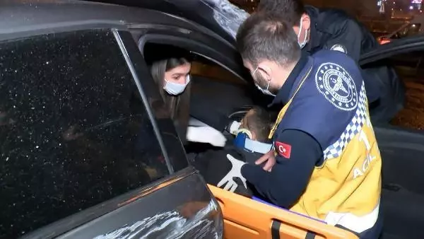 Kadıköy'de metrobüsle kafa kafaya çarpışmaktan son anda kurtuldu Kadıköy'de metrobüsle kafa kafaya çarpışmaktan son anda kurtuldu