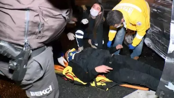 Kadıköy'de metrobüsle kafa kafaya çarpışmaktan son anda kurtuldu Kadıköy'de metrobüsle kafa kafaya çarpışmaktan son anda kurtuldu
