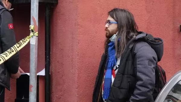 (Kağıthane'de alev alan araç doğal gaz kutusuna çarptı; faciadan dönüldü (Kağıthane'de alev alan araç doğal gaz kutusuna çarptı; faciadan dönüldü