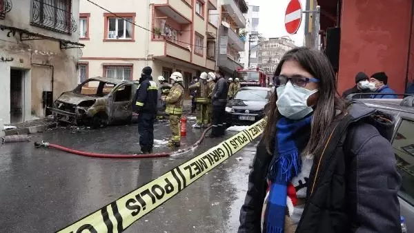 (Kağıthane'de alev alan araç doğal gaz kutusuna çarptı; faciadan dönüldü (Kağıthane'de alev alan araç doğal gaz kutusuna çarptı; faciadan dönüldü