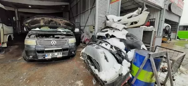 Kar yağdı, kaportacılarda yoğunluk oluştu Kar yağdı, kaportacılarda yoğunluk oluştu