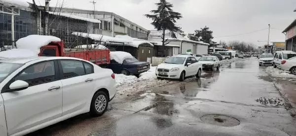 Kar yağdı, kaportacılarda yoğunluk oluştu Kar yağdı, kaportacılarda yoğunluk oluştu