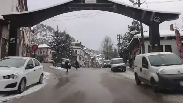 Kar yağışı etkili oluyor Kar yağışı etkili oluyor