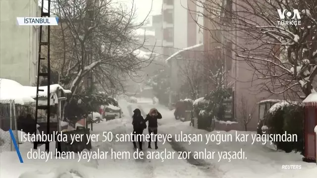 Kar Yağışı İstanbul'da Hayatı Felç Etti Kar Yağışı İstanbul'da Hayatı Felç Etti