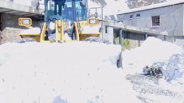 Kar yağışı nedeniyle 228 yerleşim yerine ulaşım sağlanamıyor Kar yağışı nedeniyle 228 yerleşim yerine ulaşım sağlanamıyor