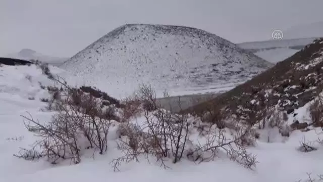 Kar yağışıyla güzelleşen Meke Gölü ziyaretçilerini ağırlıyor Kar yağışıyla güzelleşen Meke Gölü ziyaretçilerini ağırlıyor